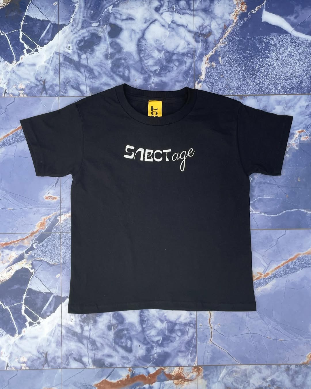 SABOT(age) x SIMON SEBASTIAN TEE